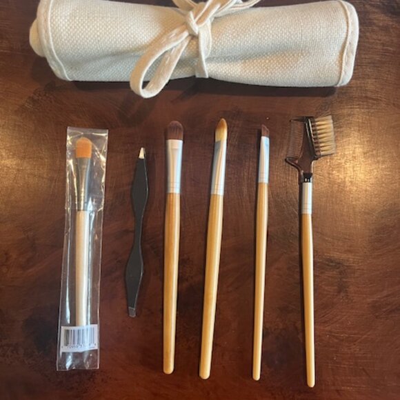 Bundle of 8 items for Eye Make-up application and Hair accessories - Picture 2 of 4